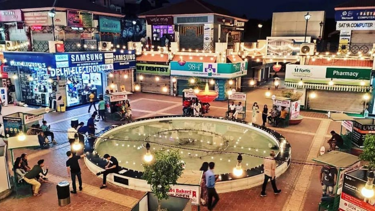 DLF Galleria Market